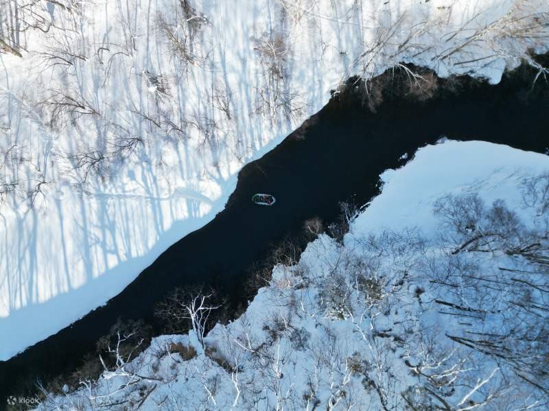 [Hokkaido, Sapporo, Jozankei] River rafting while viewing the snowy ...